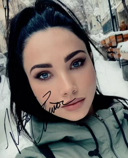 Jessica Green autograph