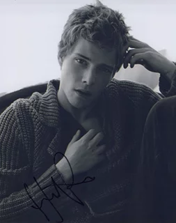 Hunter Parrish autograph