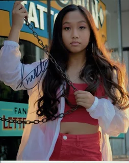 Anneston Pisayavong autograph