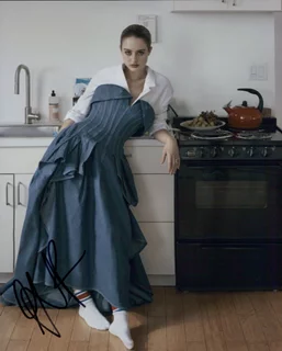 Grace Van Patten autograph