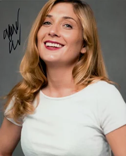 Rebecca Vinagro autograph