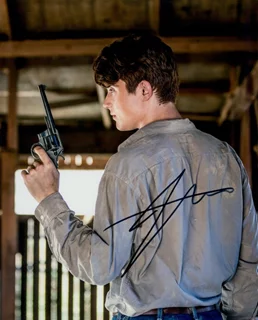Mateus Ward autograph
