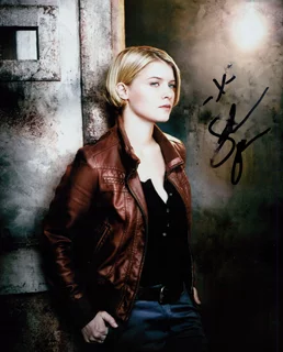 Sarah Jones autograph
