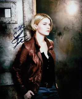 Sarah Jones autograph