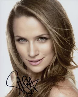 Shantel VanSanten autograph