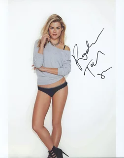 Rachael Taylor autograph
