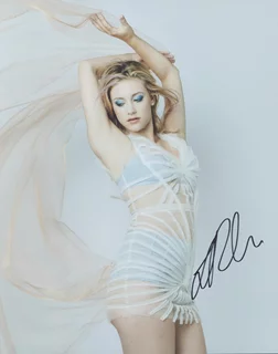 Lili Reinhart autograph