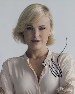Malin Akerman autograph