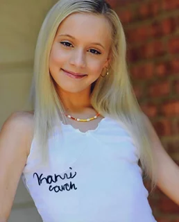 Kami Couch autograph