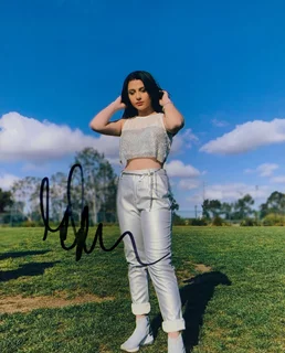 Issie Swickle autograph