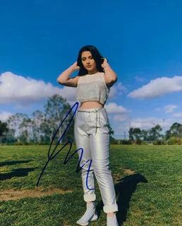 Issie Swickle autograph