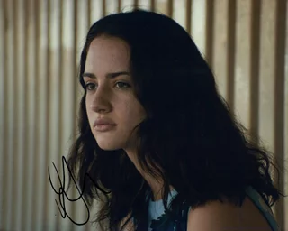 Grace Van Patten autograph