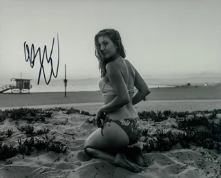 Rebecca Vinagro autograph