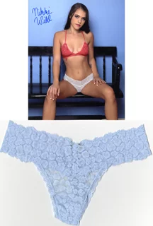 Nikki Wild autograph