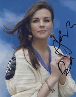 Aisling Bea autograph