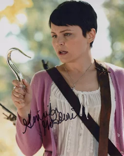 Ginnifer Goodwin autograph