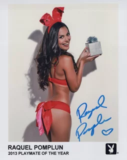 Raquel Pomplun autograph