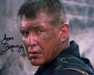 Tom Berenger autograph
