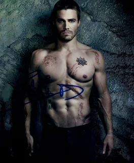 Stephen Amell autograph