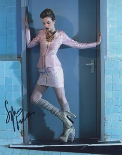 Sylvia Hoeks autograph