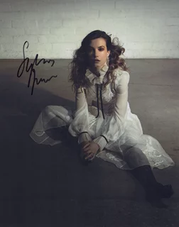 Sylvia Hoeks autograph