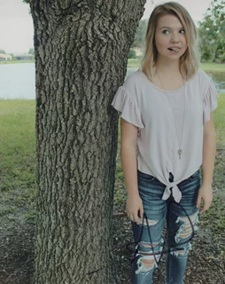 Hannah Swain autograph