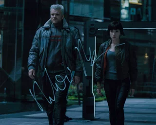 Pilou Asbaek autograph