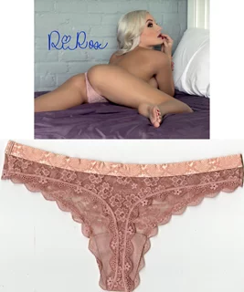 Ria Rose autograph