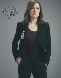Megan Boone autograph