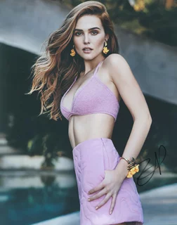 Zoey Deutch autograph