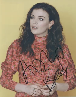 Aisling Bea autograph