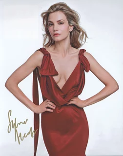Sylvia Hoeks autograph