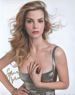 Sylvia Hoeks autograph