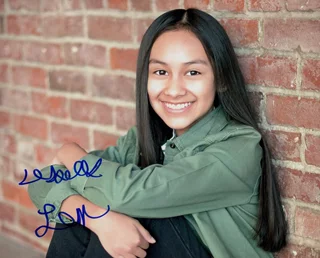 Isabella Leon autograph