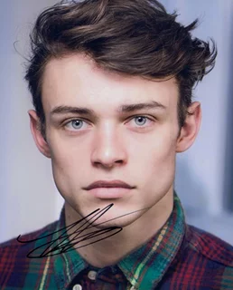 Thomas Doherty autograph