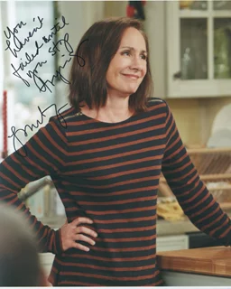 Laurie Metcalf autograph