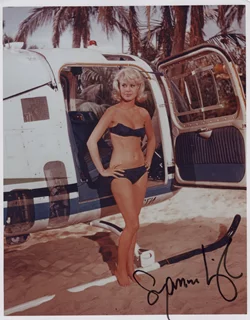 Suzanna Leigh autograph