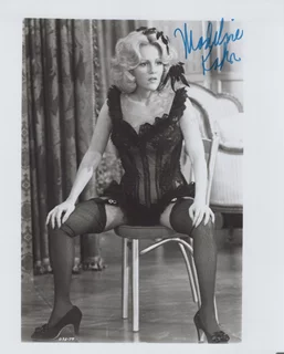 Madeline Kahn autograph