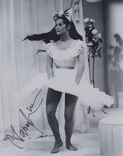Nancy Kwan autograph