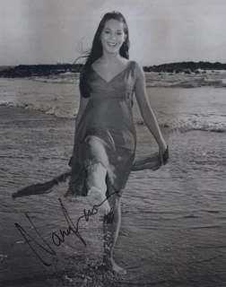 Nancy Kwan autograph