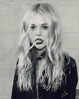 Emily Alyn Lind autograph