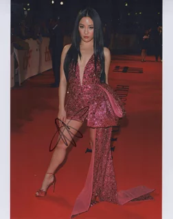 Constance Wu autograph