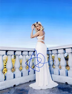 Alice Eve autograph