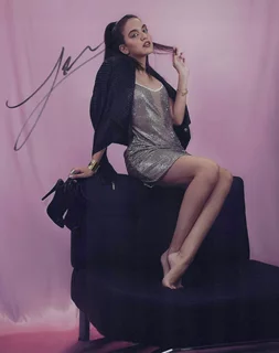 Lilimar Hernandez autograph