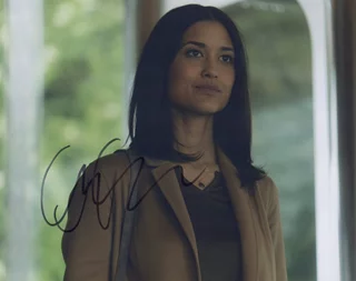 Julia Jones autograph