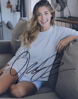 Jessica Serfaty autograph