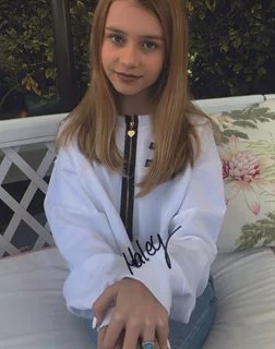 Haley Sullivan autograph