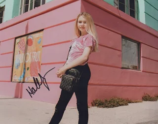 Haley Sullivan autograph