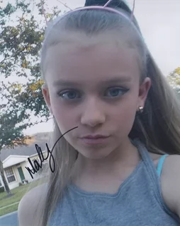 Haley Sullivan autograph