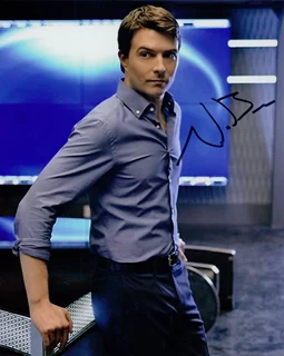 Noah Bean autograph
